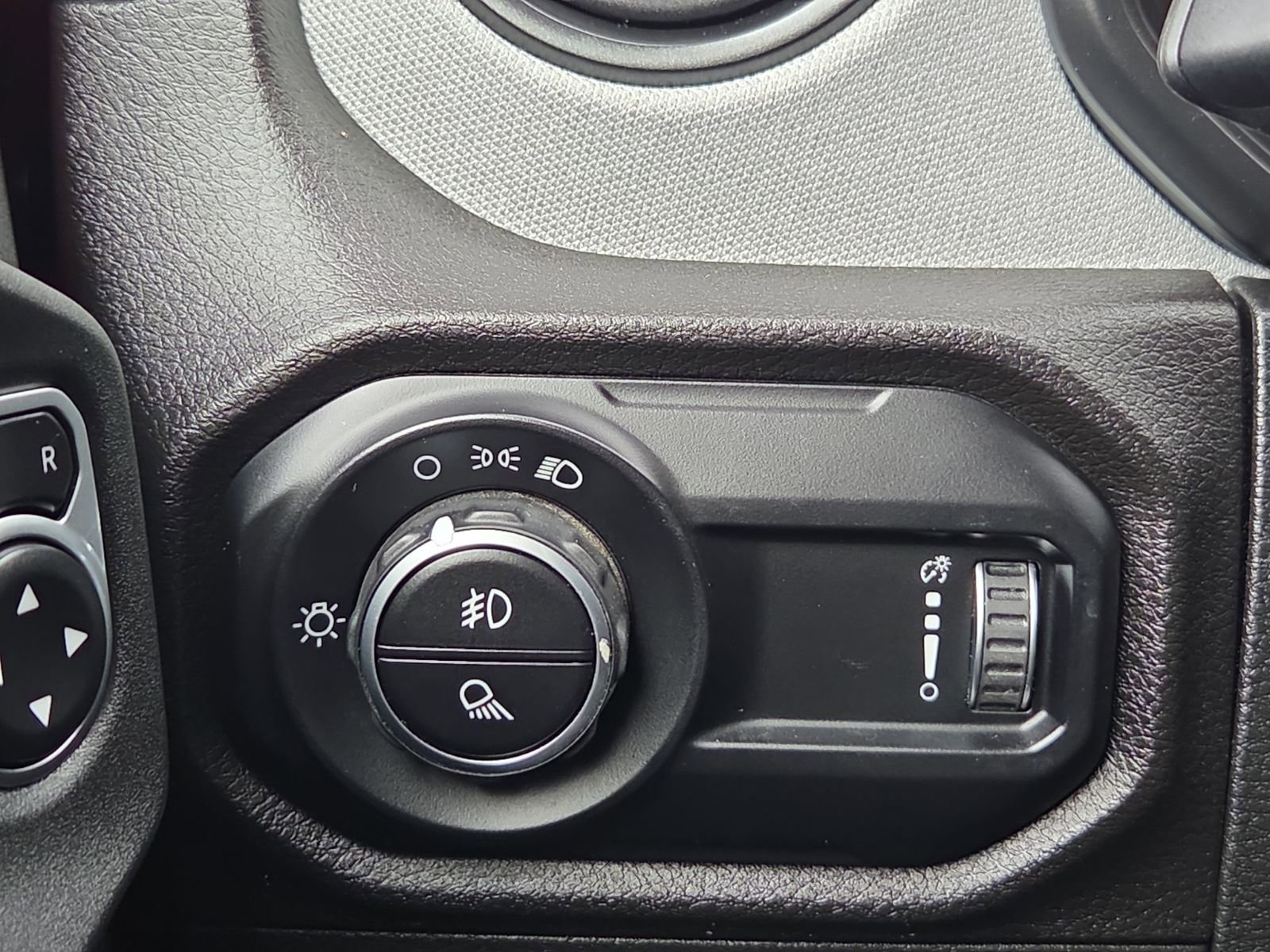 Used 2025 Jeep Gladiator Sport image 21