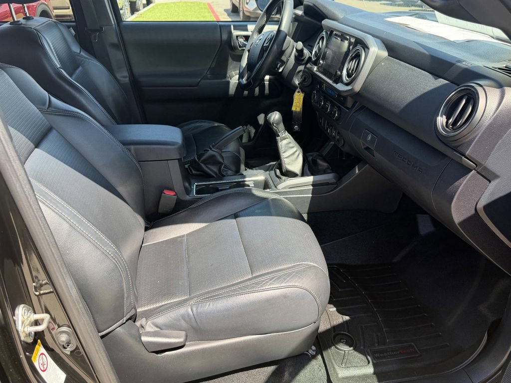 Used 2019 Toyota Tacoma TRD Off-Road w/ TRD Premium Off Road Package AWD/4WD image 9