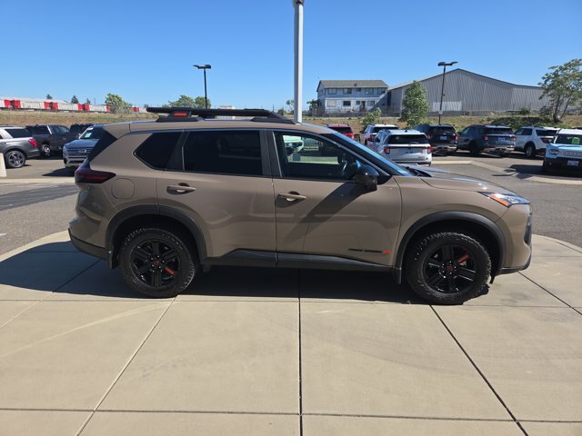 Used 2025 Nissan Rogue SV AWD/4WD image 6