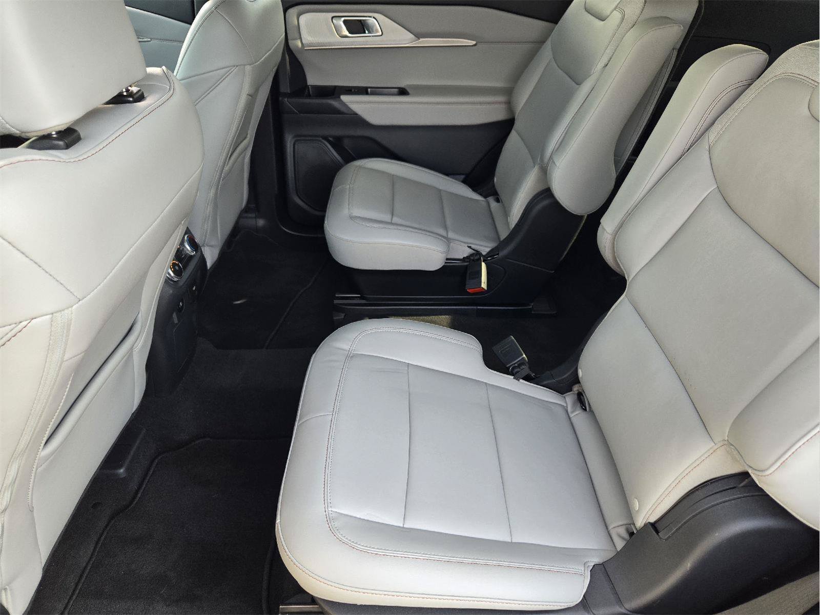 Certified 2025 Ford Explorer Active w/ Active Comfort Package RWD image 29