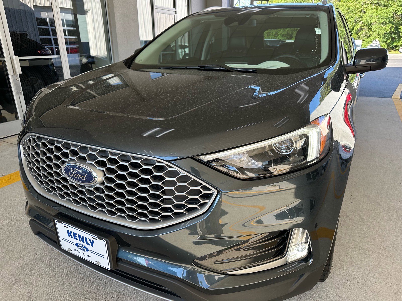 Certified 2024 Ford Edge SEL w/ Convenience Package AWD/4WD image 2