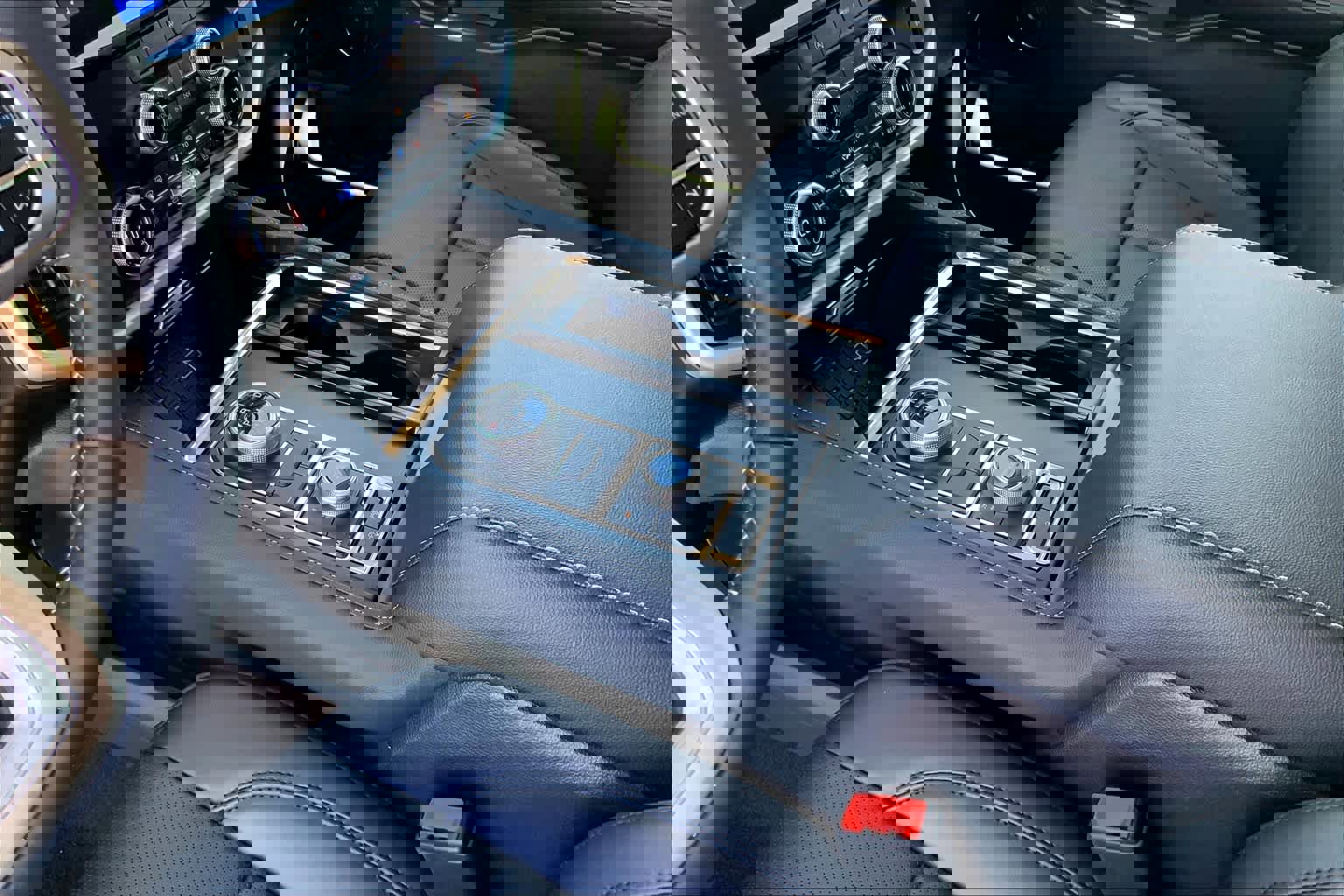 Certified 2024 Ford Expedition XLT image 7