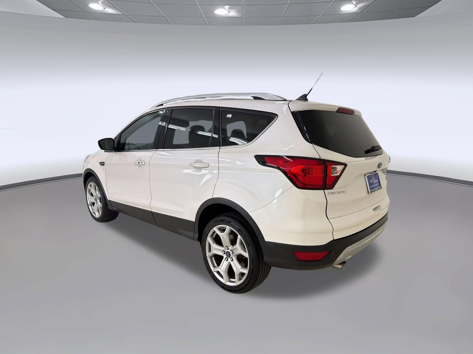 Certified 2019 Ford Escape Titanium FWD image 3