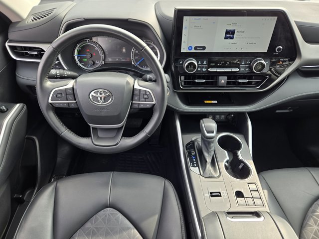 Used 2024 Toyota Highlander XLE image 25