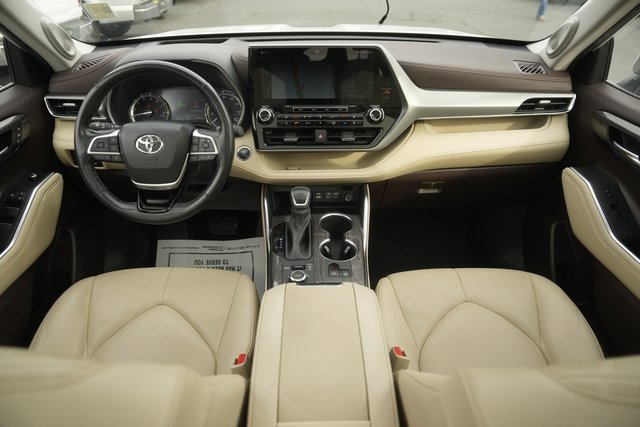 Used 2022 Toyota Highlander Platinum image 21