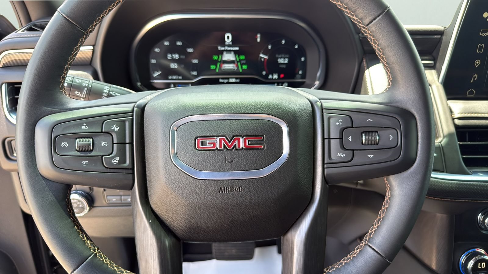 Used 2024 GMC Yukon AT4 w/ AT4 Premium Plus Package AWD/4WD image 14