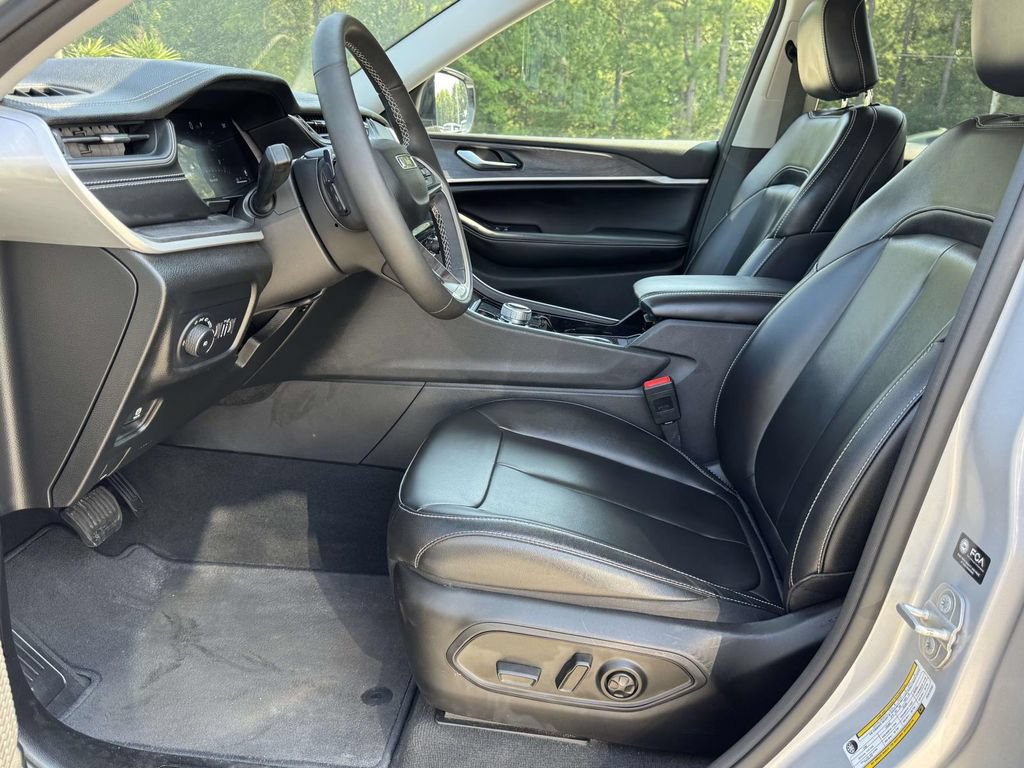 Used 2023 Jeep Grand Cherokee Limited AWD/4WD image 21
