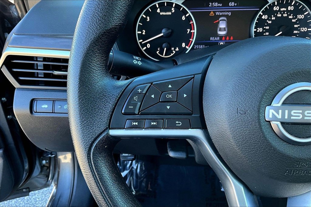 Used 2025 Nissan Altima 2.5 SV FWD image 13