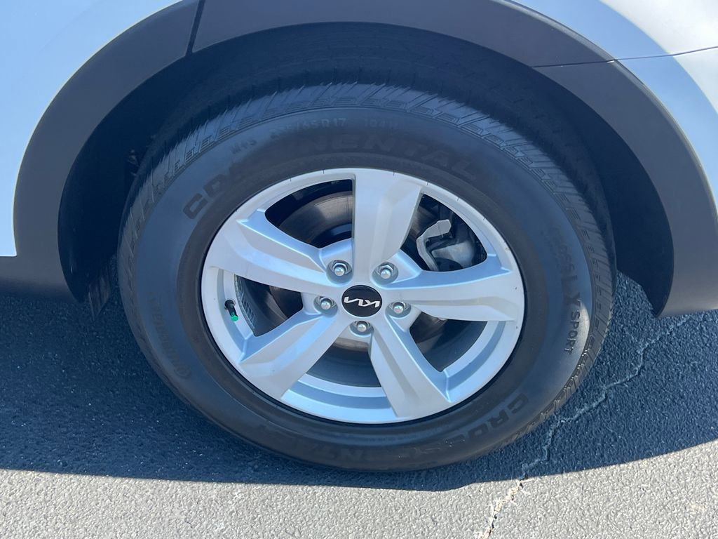Used 2022 Kia Sorento LX FWD image 19