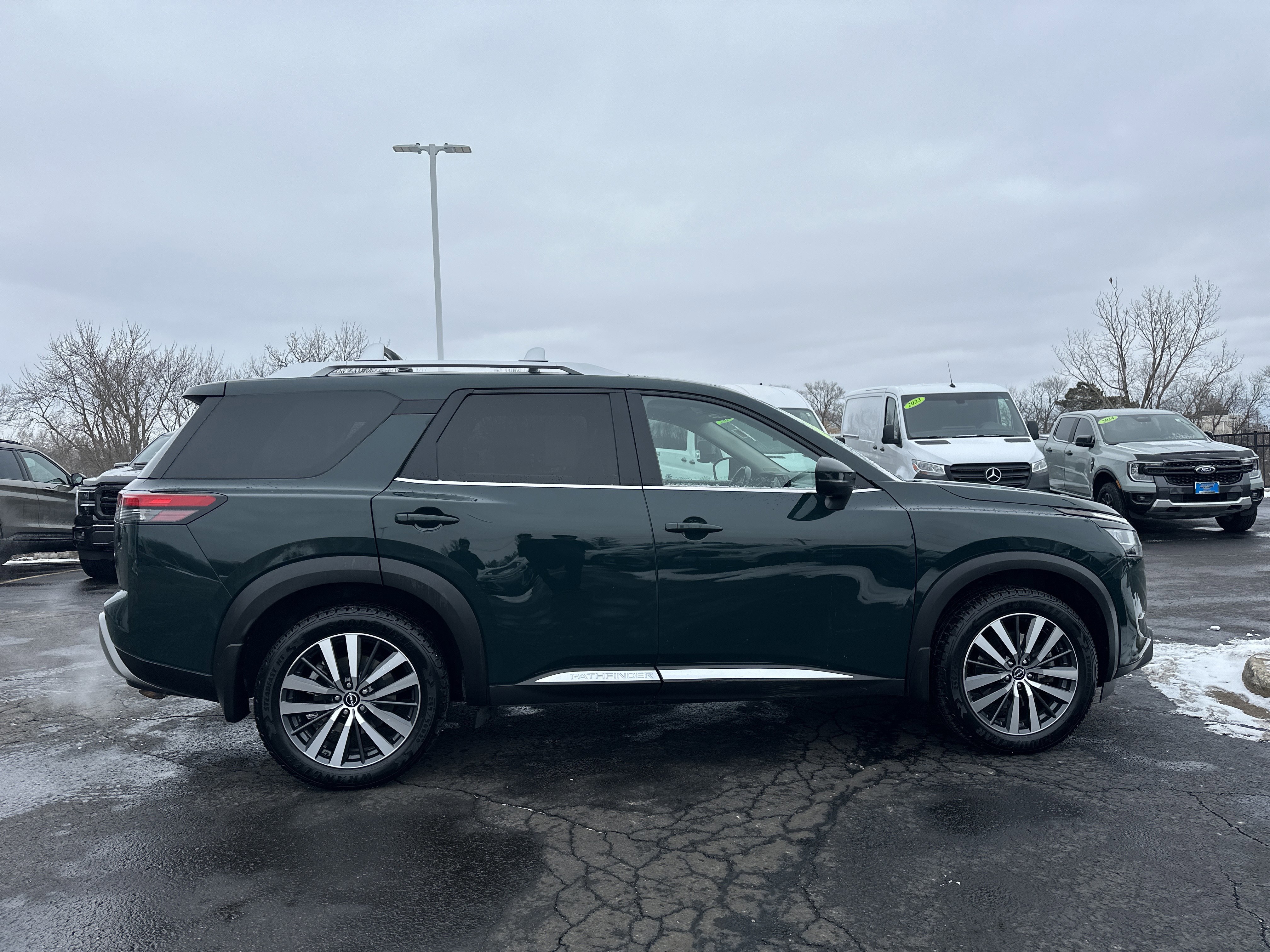 Used 2022 Nissan Pathfinder Platinum w/ Cargo Package video 2