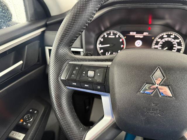 Used 2025 Mitsubishi Outlander SE FWD image 11