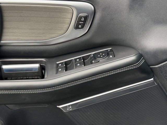 Certified 2025 Ford Expedition Platinum image 25