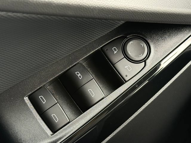 Used 2025 Chevrolet Equinox LT FWD image 23