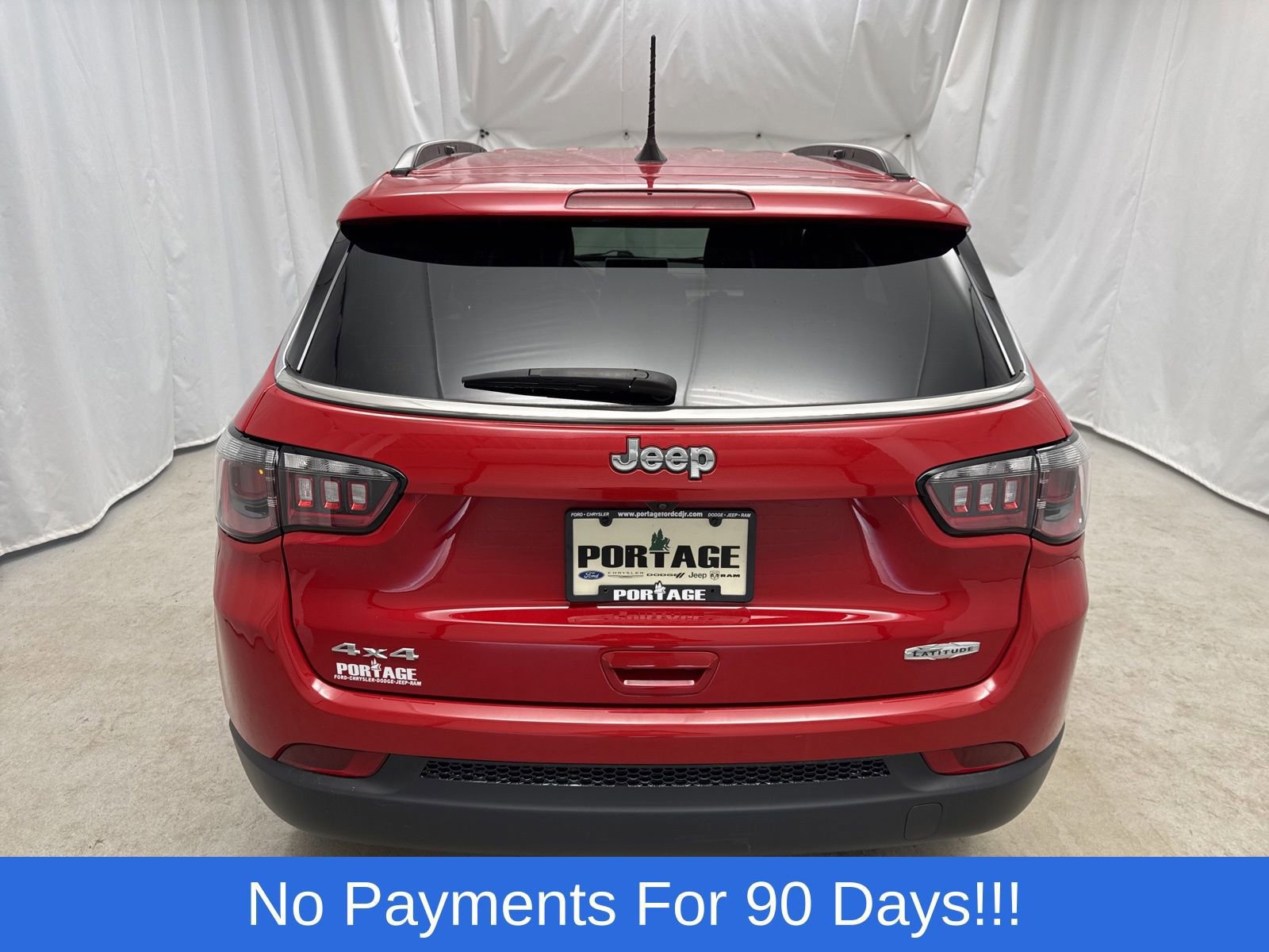 Used 2023 Jeep Compass Latitude image 3