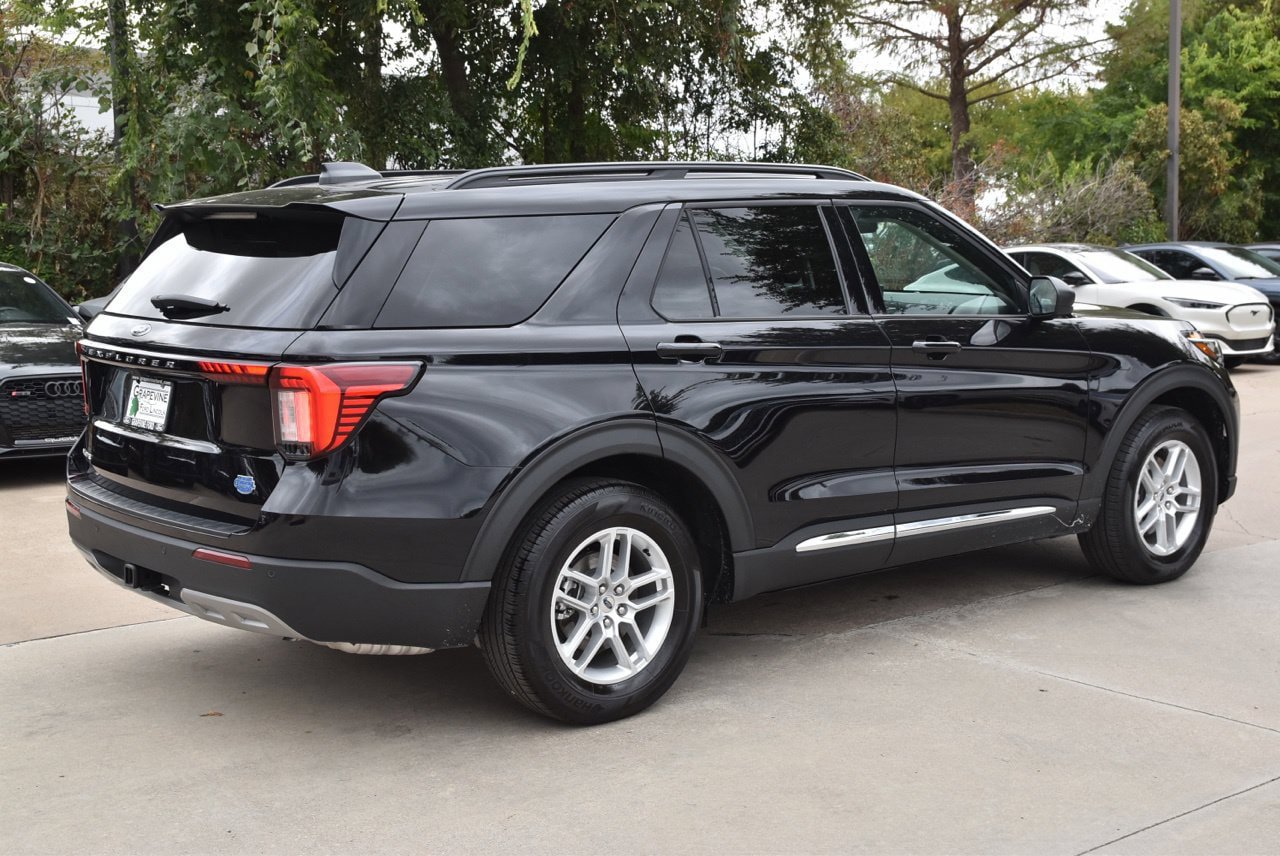 Certified 2025 Ford Explorer Active w/ Active Comfort Package RWD image 7