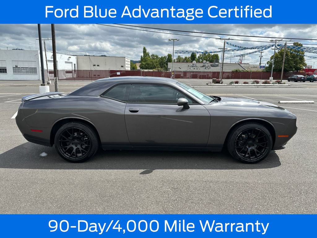 Used 2018 Dodge Challenger SXT RWD image 9