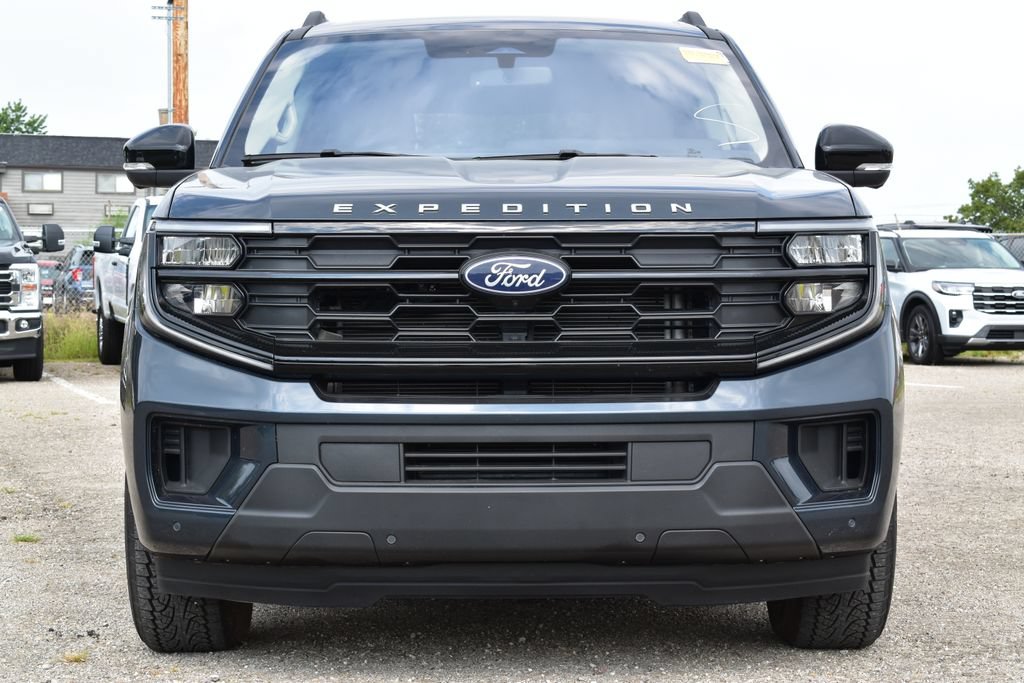 Certified 2025 Ford Expedition Active AWD/4WD image 2