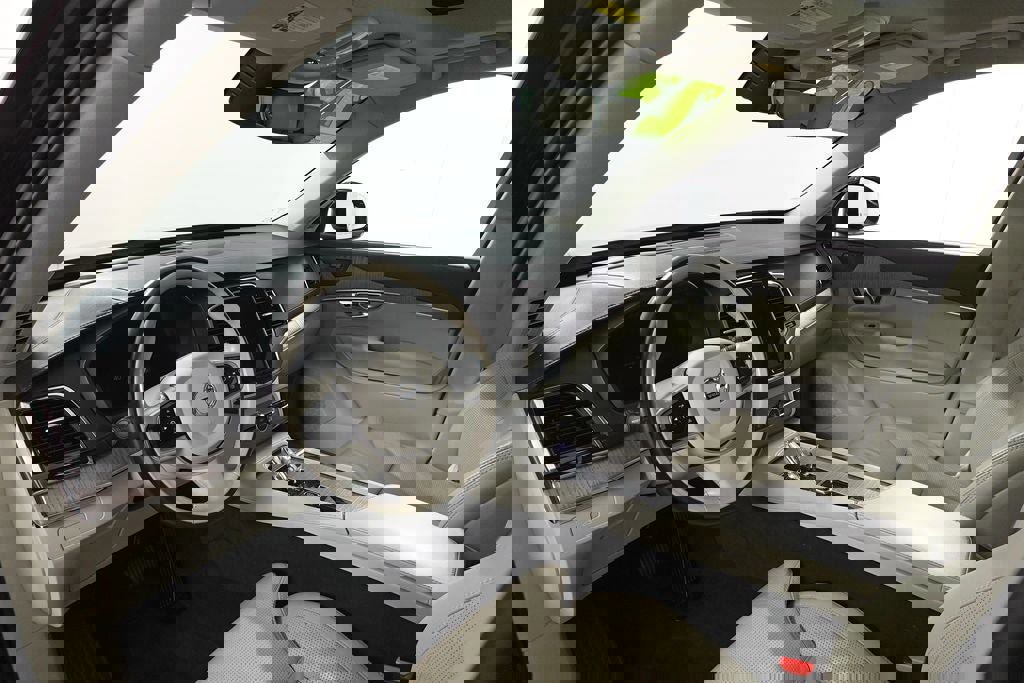 Used 2023 Volvo XC90 B6 Ultimate w/ Protection Package Premier image 13