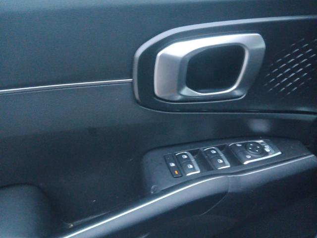 Used 2022 Kia Sorento LX image 24