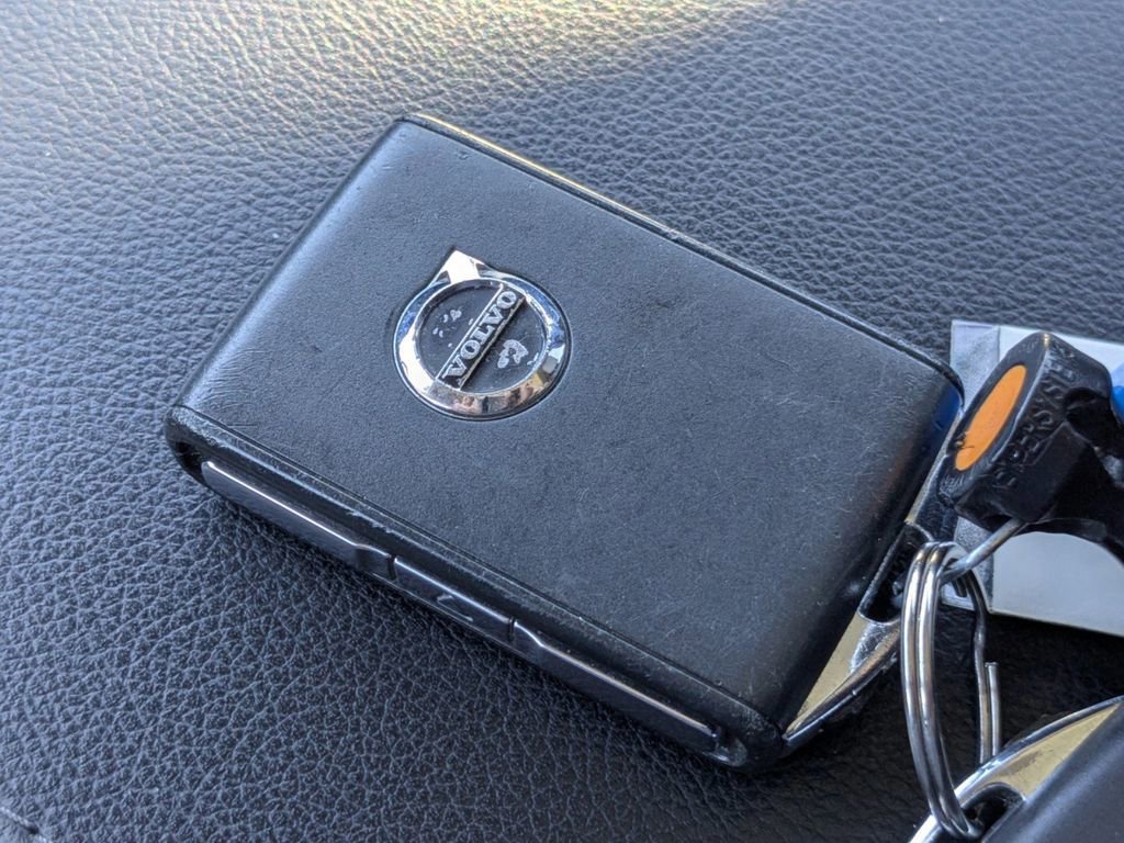 Used 2020 Volvo XC90 T5 Momentum image 28