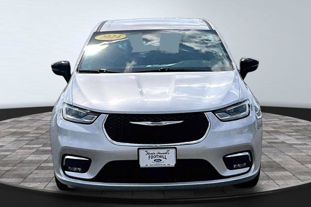 Used 2024 Chrysler Pacifica Touring-L FWD image 3