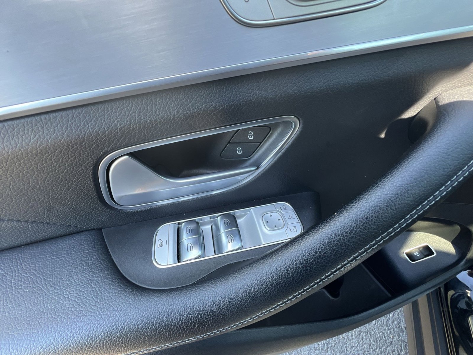 Used 2025 Mercedes-Benz GLS 450 4MATIC image 23