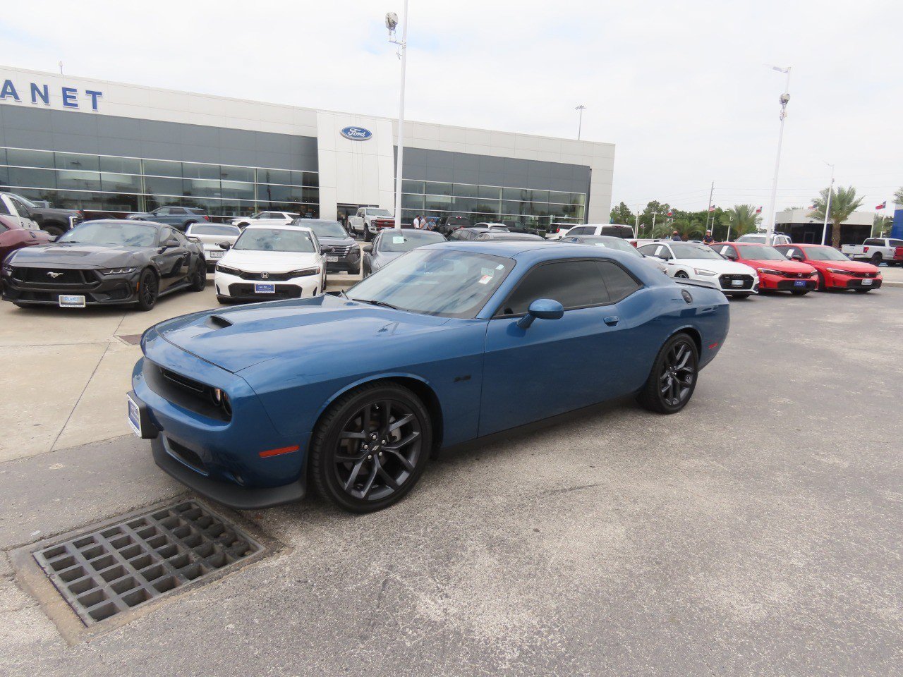 Used 2023 Dodge Challenger R/T w/ Blacktop Package RWD image 2