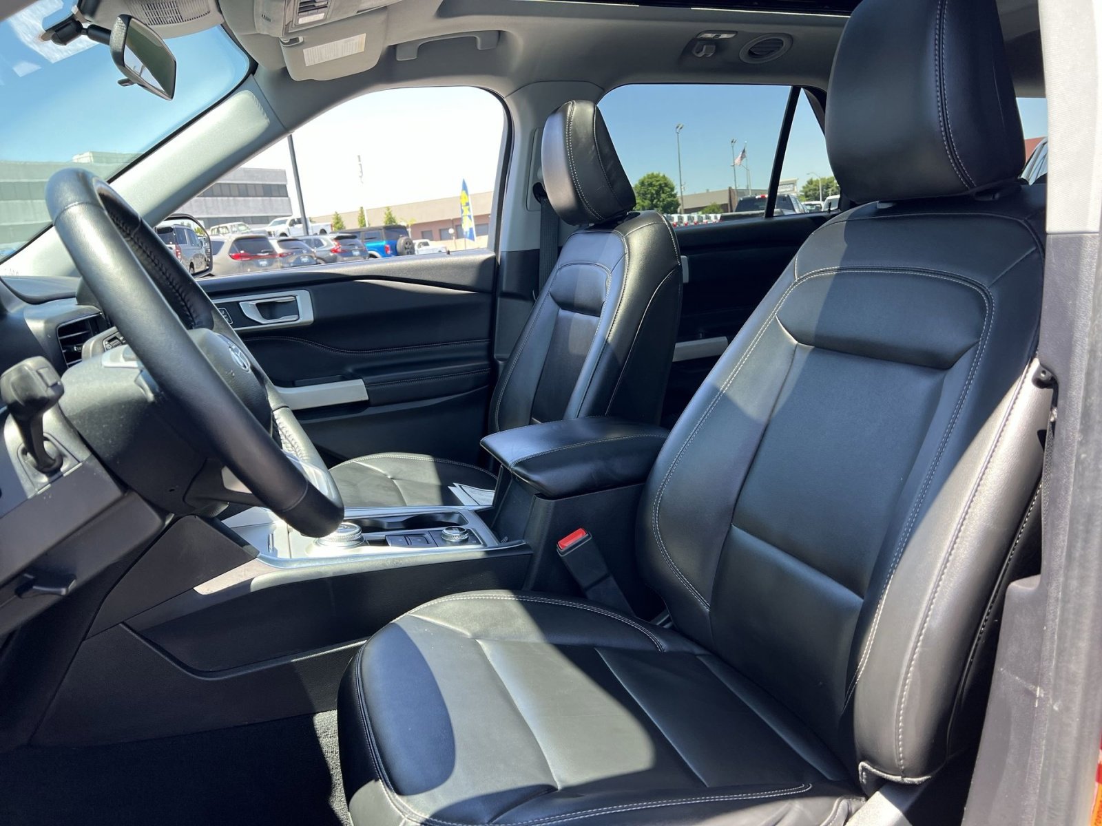 Certified 2022 Ford Explorer XLT w/ Equipment Group 202A AWD/4WD image 13