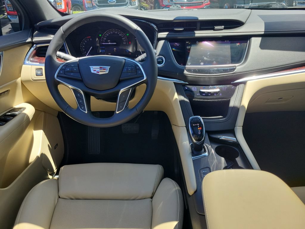 Used 2017 Cadillac XT5 Luxury w/ Driver Awareness Package AWD/4WD image 11