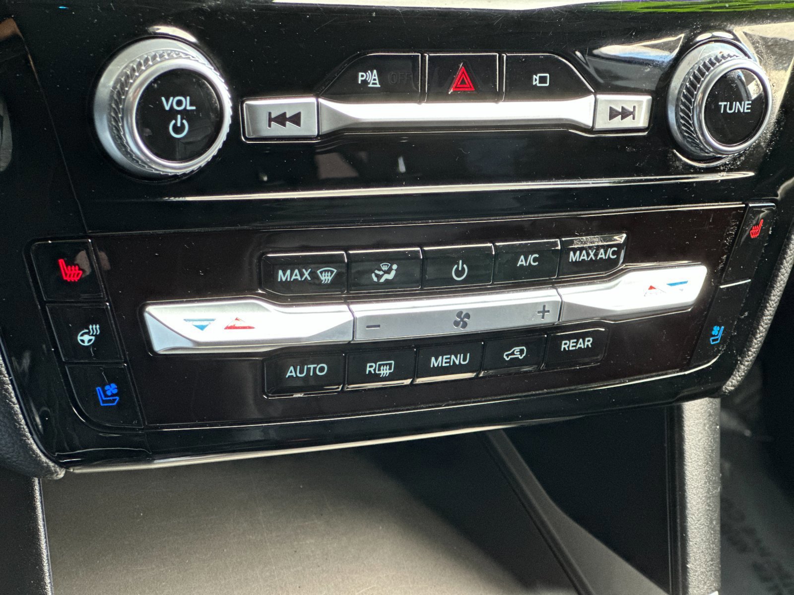 Certified 2022 Ford Explorer Limited w/ Equipment Group 301A image 23