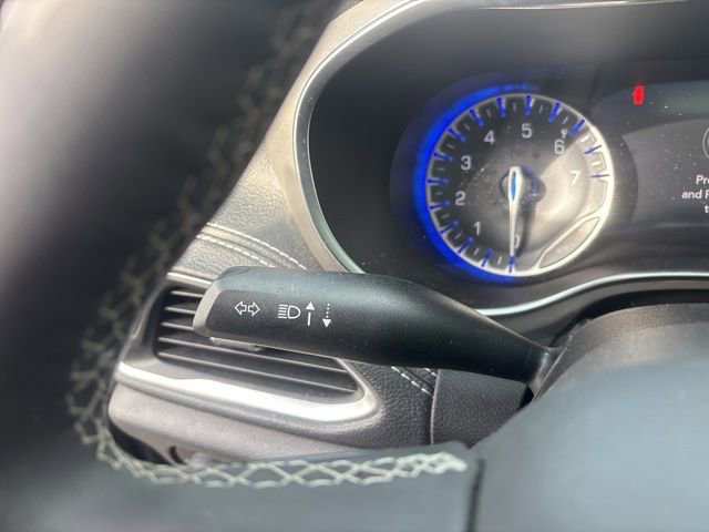 Used 2023 Chrysler Pacifica Limited w/ Uconnect Theater Family Group image 19