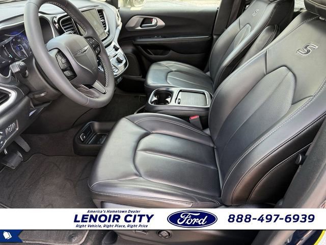 Used 2023 Chrysler Pacifica Touring-L w/ S Appearance Package image 10