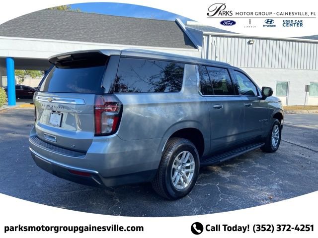 Used 2024 Chevrolet Suburban LT image 3