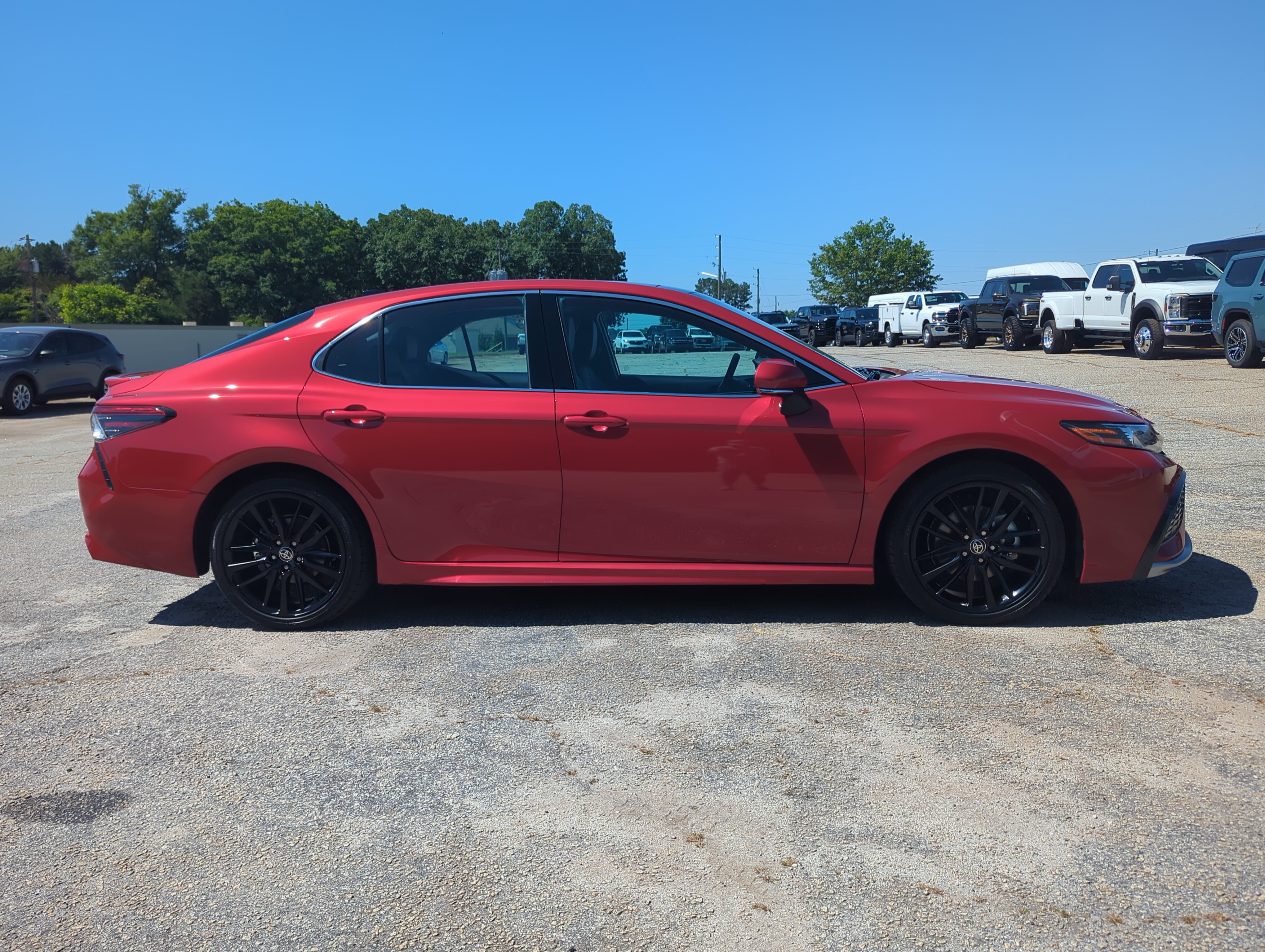Used 2022 Toyota Camry XSE FWD image 2