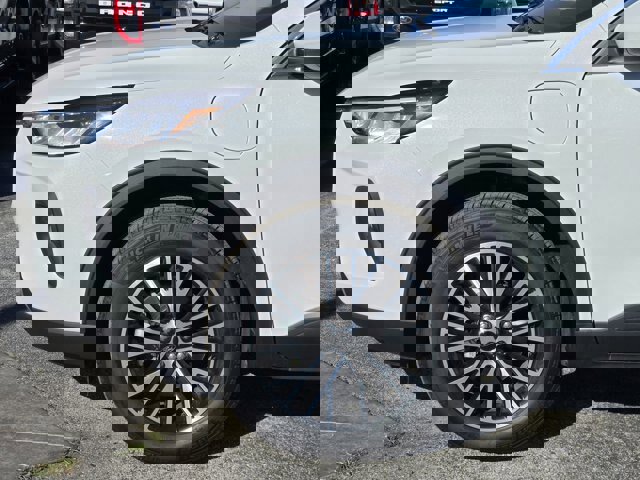 Certified 2025 Ford Escape SE image 8