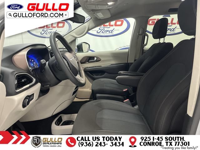 Used 2023 Chrysler Voyager LX FWD image 29