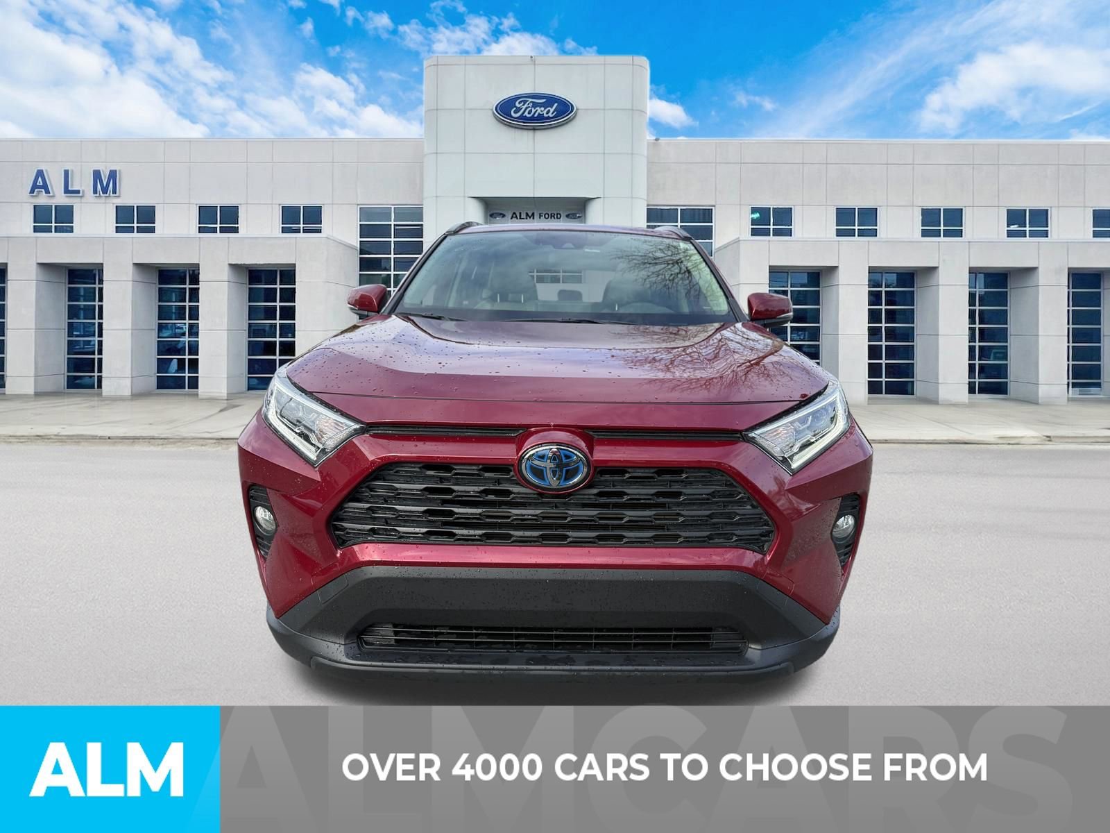 Used 2019 Toyota RAV4 XLE AWD/4WD image 2