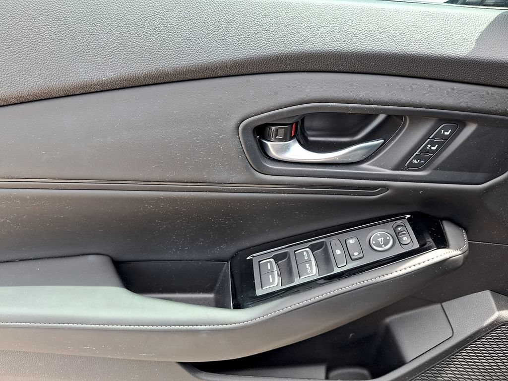 Used 2025 Honda Accord Touring image 12