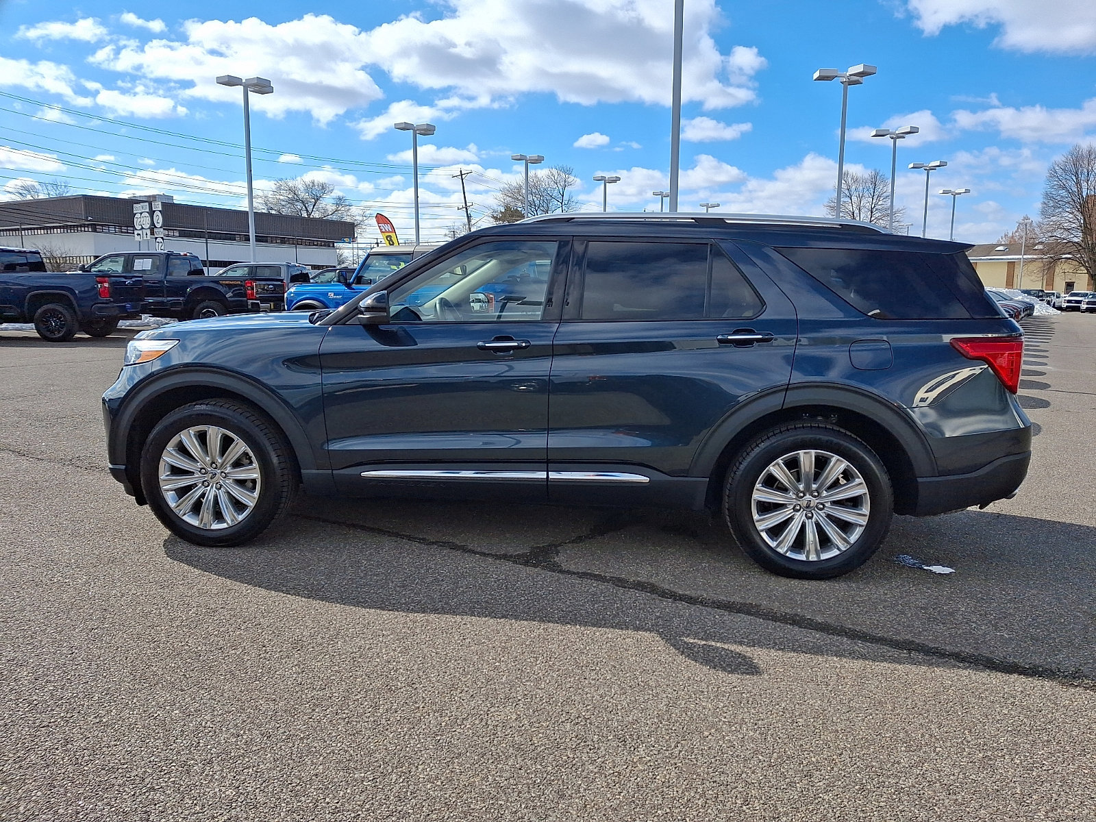 Certified 2022 Ford Explorer Limited w/ Limited Technology Package image 3