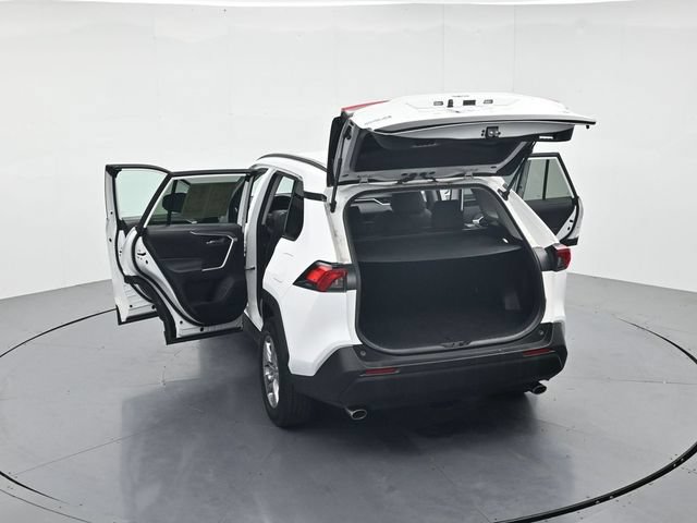 Used 2025 Toyota RAV4 XLE AWD/4WD image 45