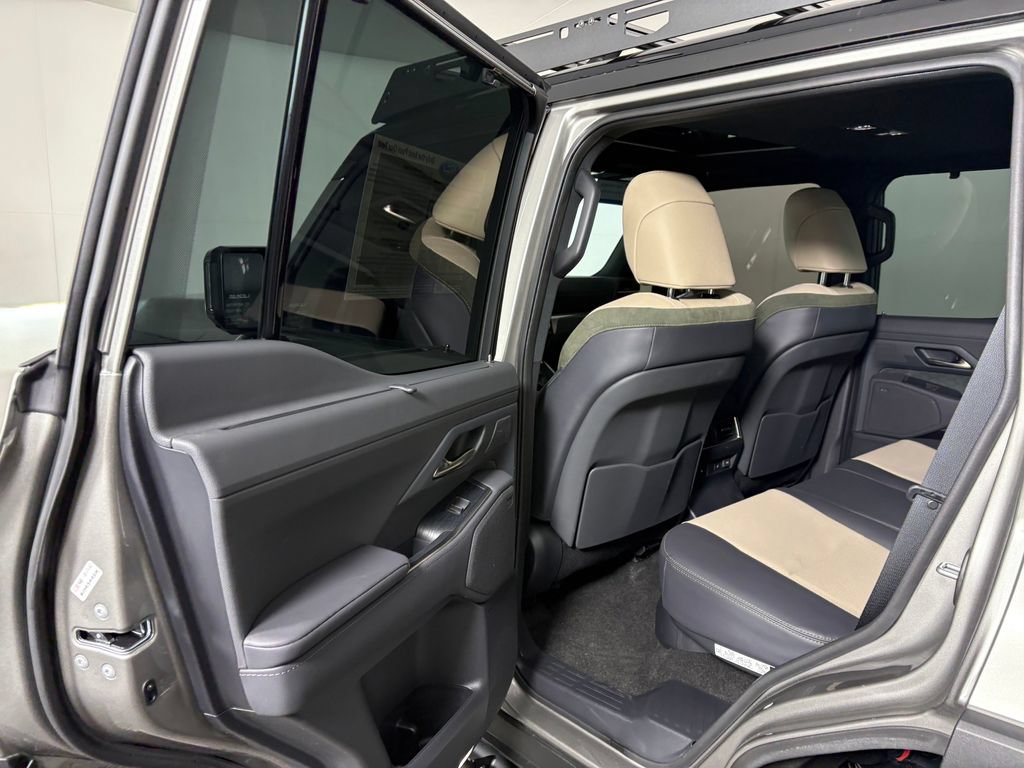 Used 2025 Lexus GX 550 w/ Accessory Package (CT) AWD/4WD image 28