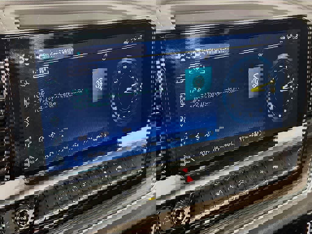 Used 2025 Chevrolet Silverado 1500 LT image 16