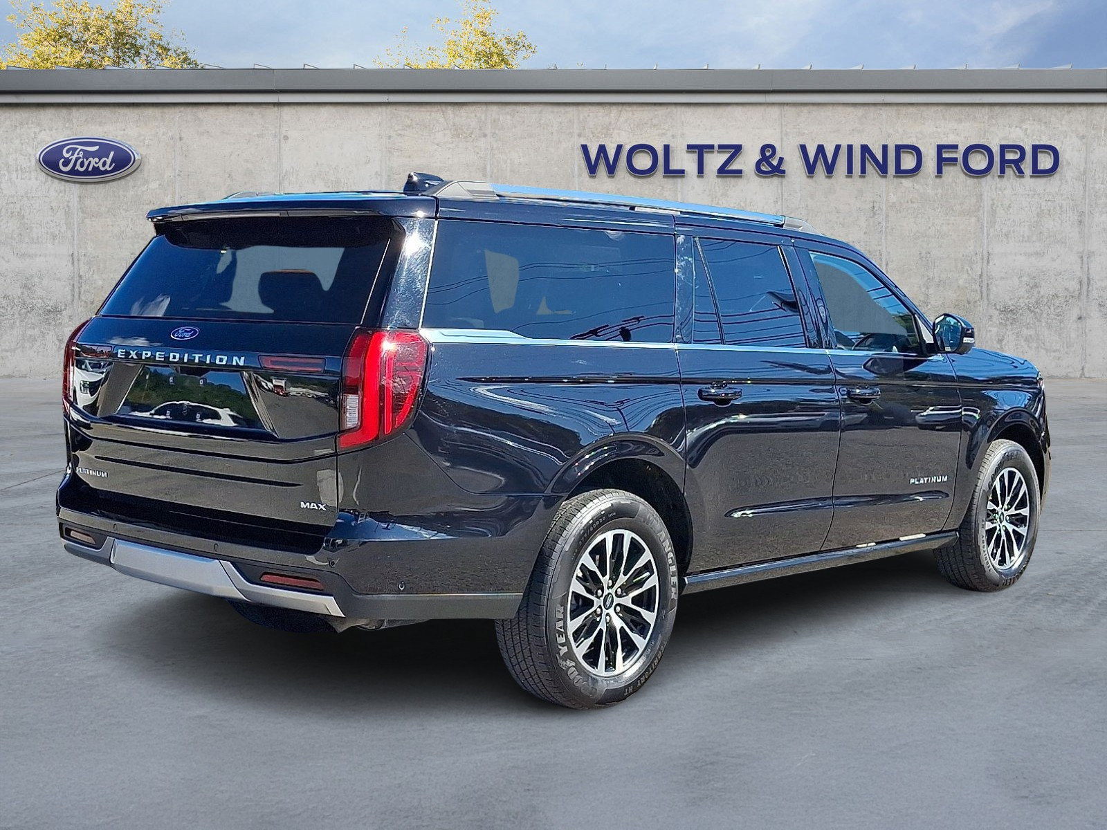 Certified 2025 Ford Expedition Max Platinum AWD/4WD image 6