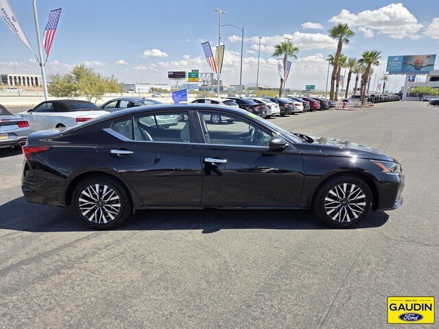 Used 2025 Nissan Altima 2.5 SV FWD image 8