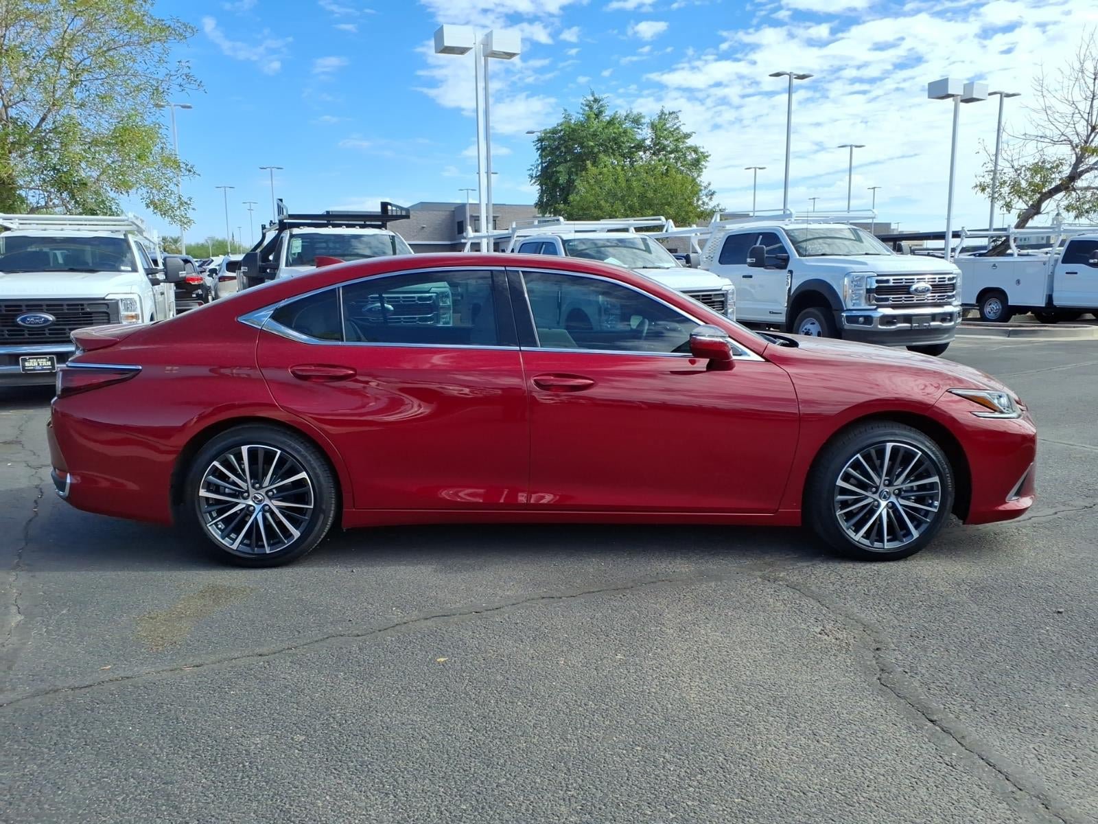 Used 2025 Lexus ES 300h w/ Premium Package FWD image 3
