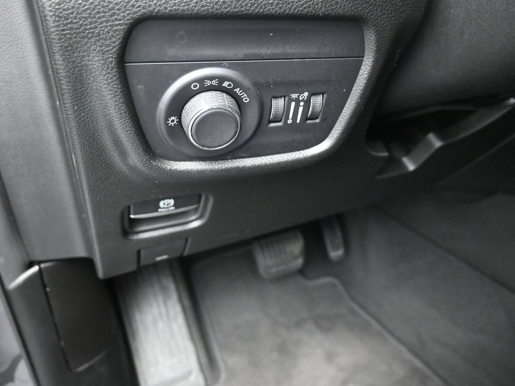 Used 2024 Jeep Grand Cherokee Altitude AWD/4WD image 13