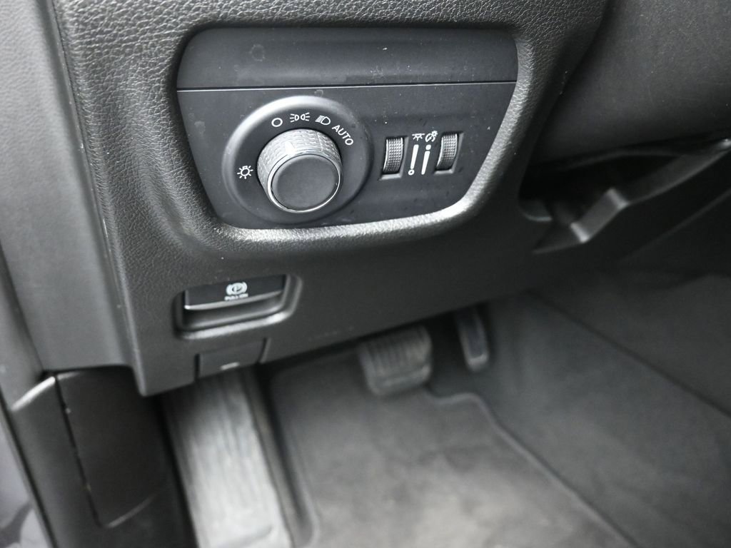 Used 2024 Jeep Grand Cherokee Altitude AWD/4WD image 13