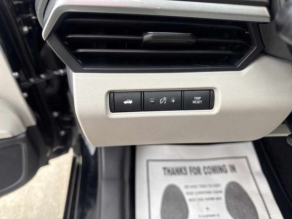 Used 2024 Nissan Altima 2.5 SV image 11