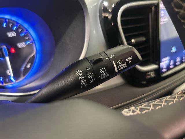 Used 2025 Chrysler Pacifica Limited FWD image 19