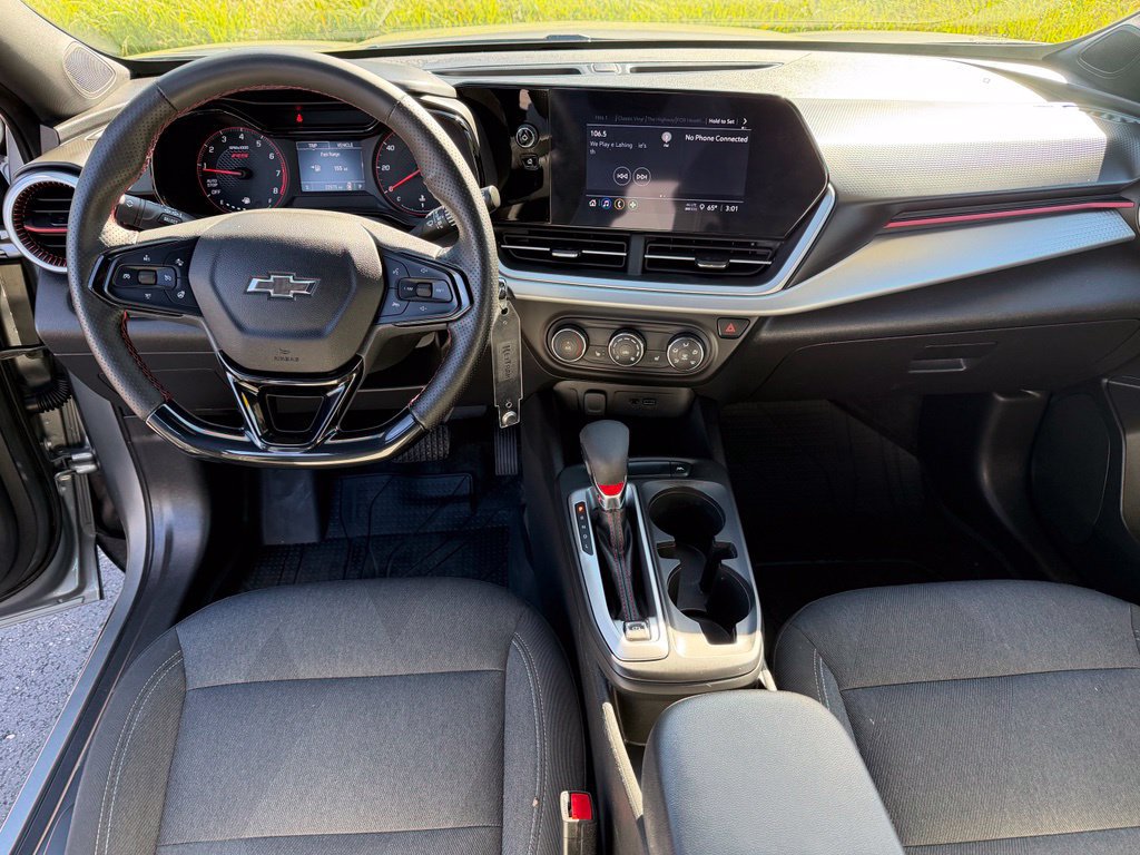 Used 2025 Chevrolet Trax RS FWD image 28